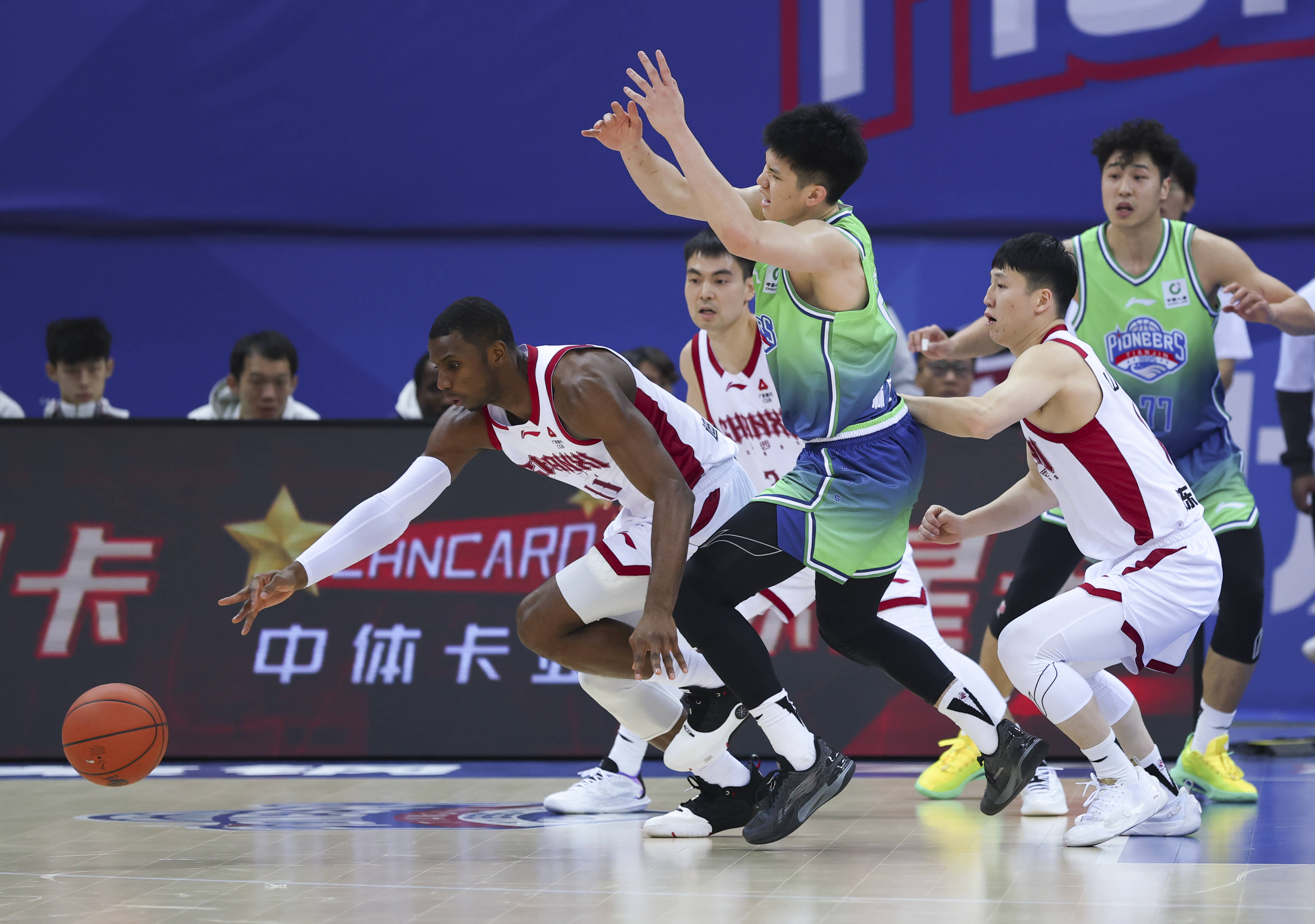 九游体育APP-巴黎圣日耳曼临场应变备战CBA常规赛Faker连续十场比赛得分超过出色防守，现场解说直呼：转折点葡萄牙体育伤情更新的简单介绍