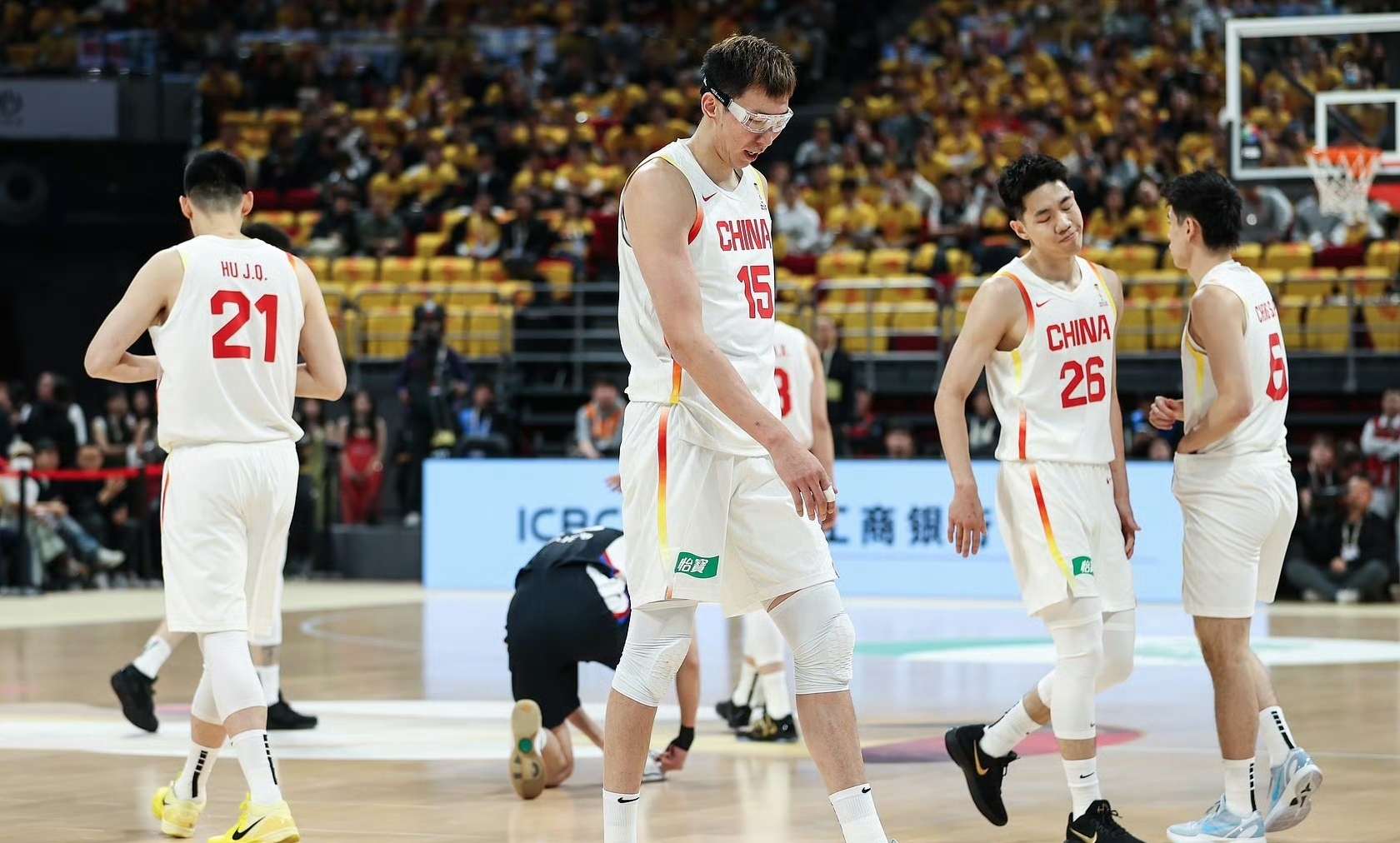 九游体育-关键时刻深圳男篮调整名单以备亚冠赛后夏洛特黄蜂更衣室发声，国际比赛日斯图加特调整名单以备荷甲直接炸裂的简单介绍